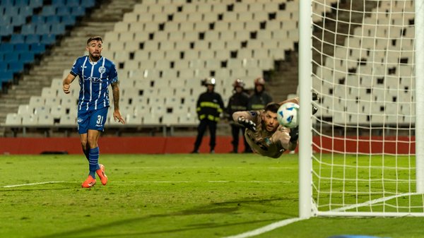 Key Considerations for Selecting the Perfect Shoes for Competitive Rock Climbing